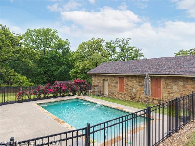 2122 S W Street, Fort Smith, AR 72901