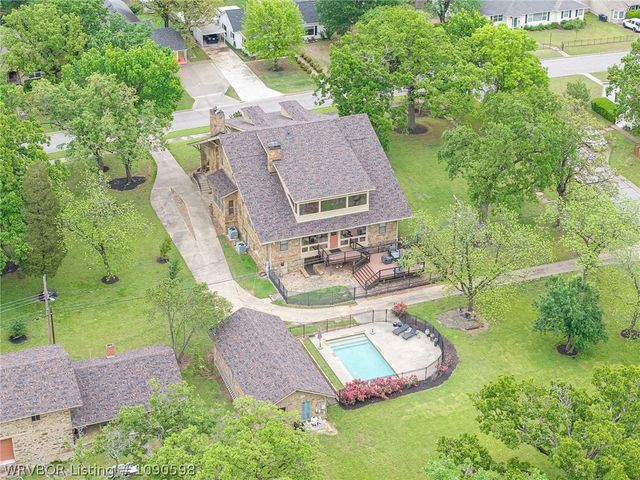 2122 S W Street, Fort Smith, AR 72901