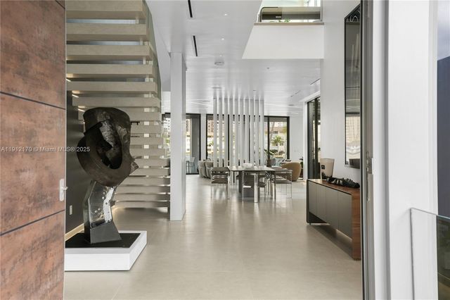 501 Palm Dr, Hallandale Beach, FL 33009