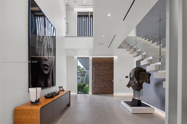 501 Palm Dr, Hallandale Beach, FL 33009