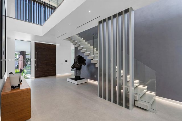 501 Palm Dr, Hallandale Beach, FL 33009