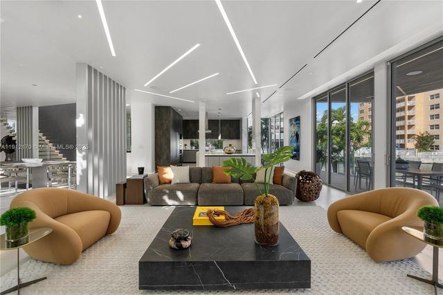 501 Palm Dr, Hallandale Beach, FL 33009