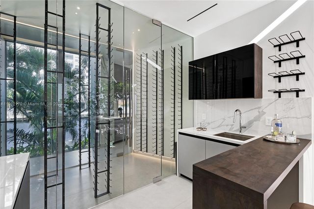 501 Palm Dr, Hallandale Beach, FL 33009