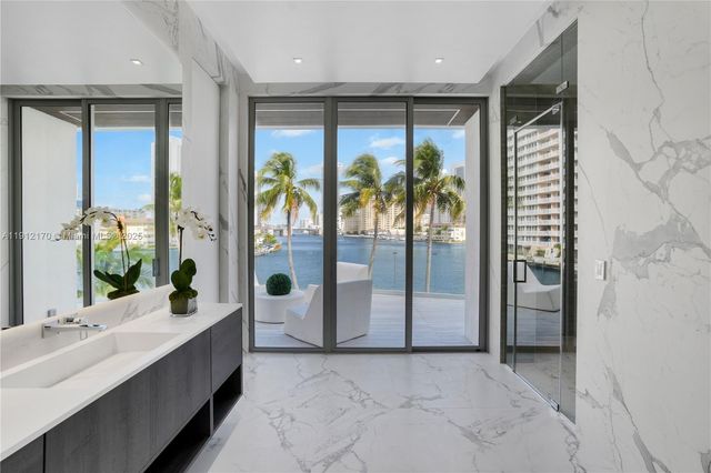 501 Palm Dr, Hallandale Beach, FL 33009