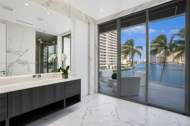 501 Palm Dr, Hallandale Beach, FL 33009