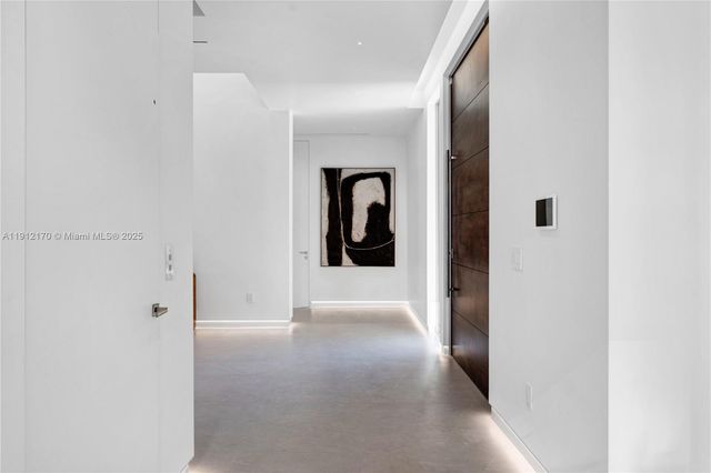 501 Palm Dr, Hallandale Beach, FL 33009