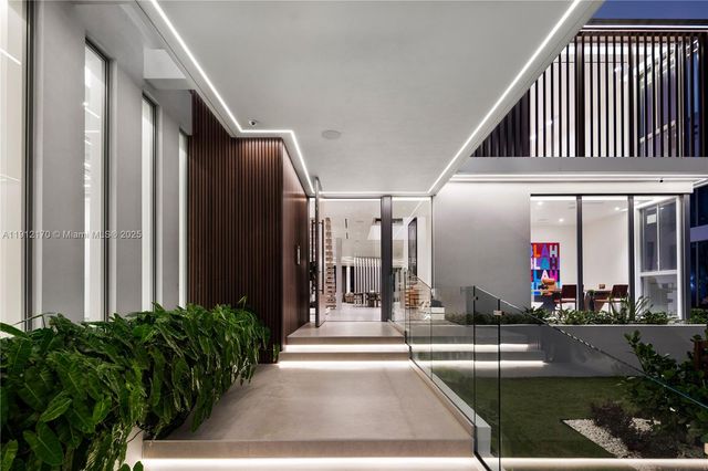 501 Palm Dr, Hallandale Beach, FL 33009