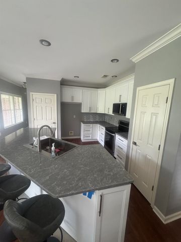 4162 OLD VILLAGE LN, Memphis, TN 38125