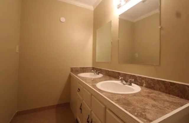 4162 OLD VILLAGE LN, Memphis, TN 38125