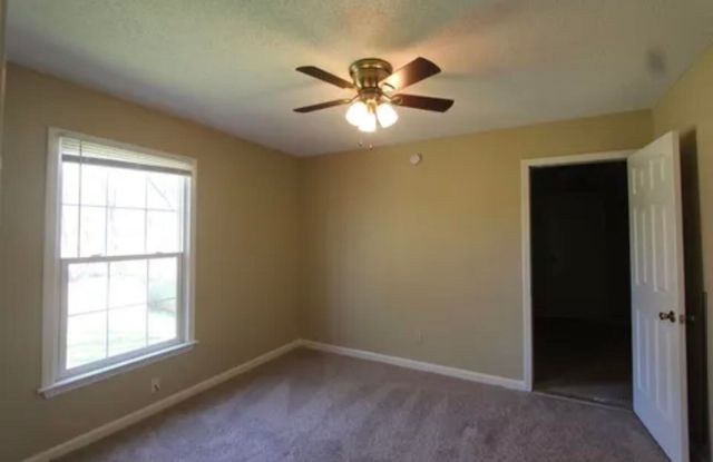 4162 OLD VILLAGE LN, Memphis, TN 38125