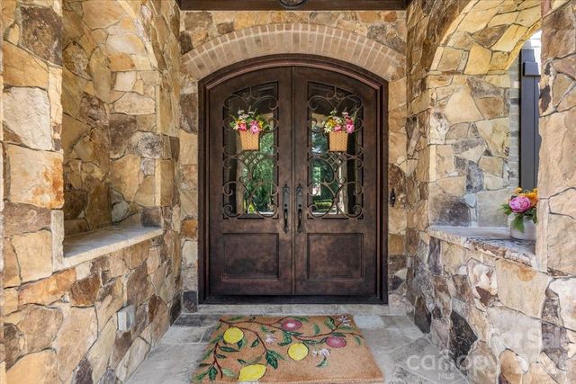8100 Skye Lochs Drive, Waxhaw, NC 28173