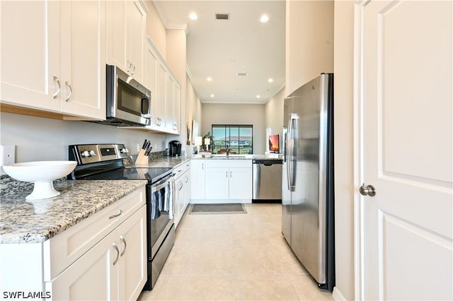 9386 Pocida CT 204, Naples, FL 34119
