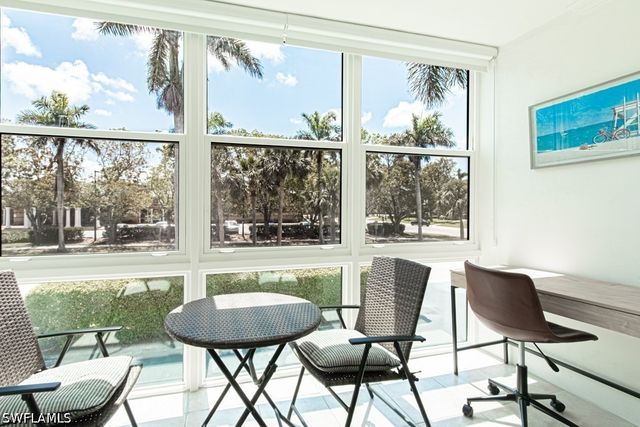 72 7th ST S 203, Naples, FL 34102