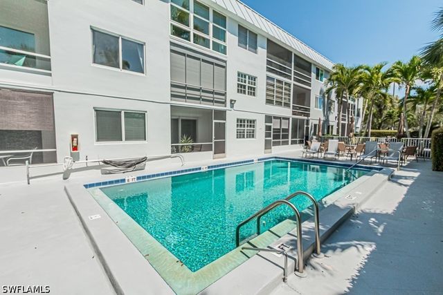 72 7th ST S 203, Naples, FL 34102