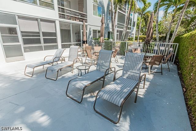 72 7th ST S 203, Naples, FL 34102