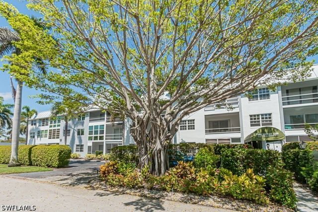 72 7th ST S 203, Naples, FL 34102