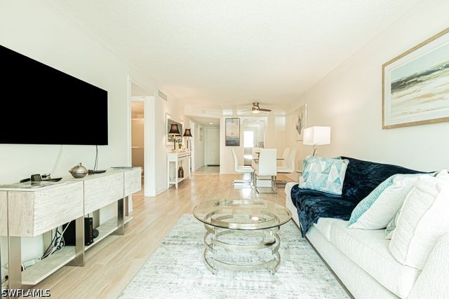 72 7th ST S 203, Naples, FL 34102
