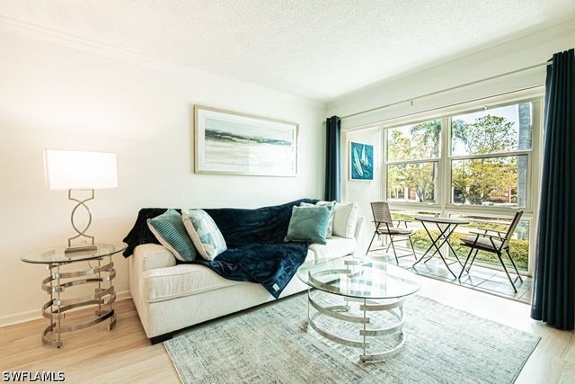 72 7th ST S 203, Naples, FL 34102