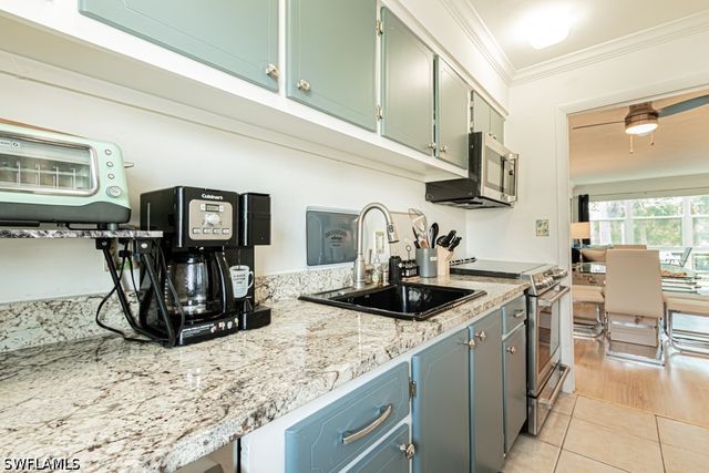 72 7th ST S 203, Naples, FL 34102