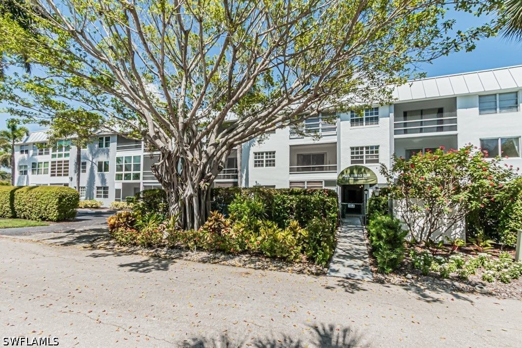 72 7th ST S 203, Naples, FL 34102