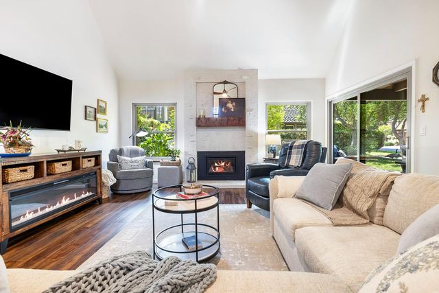 2827 W Compton Court, Fresno, CA 93711