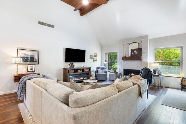 2827 W Compton Court, Fresno, CA 93711