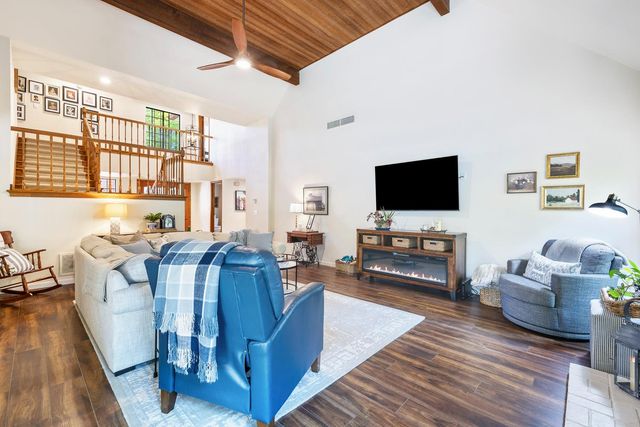 2827 W Compton Court, Fresno, CA 93711