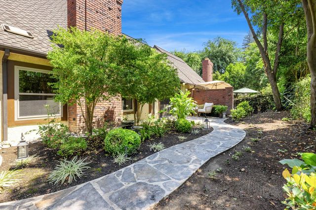 2827 W Compton Court, Fresno, CA 93711