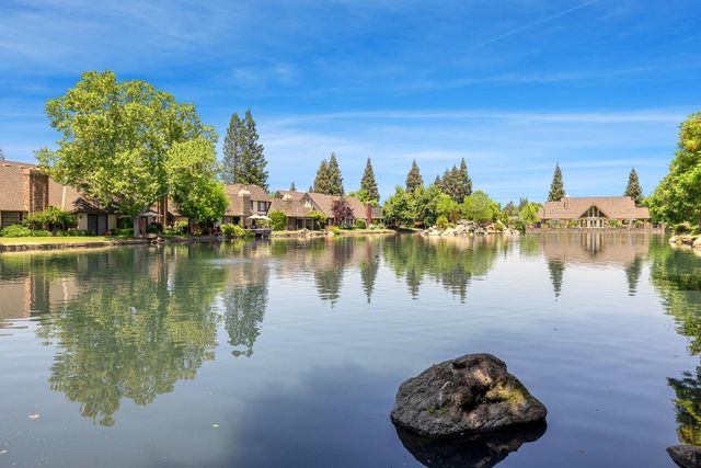 2827 W Compton Court, Fresno, CA 93711