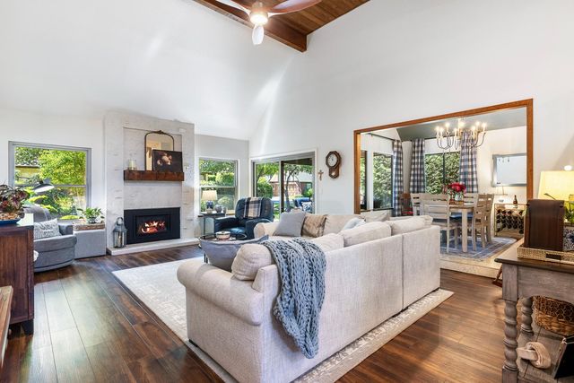 2827 W Compton Court, Fresno, CA 93711