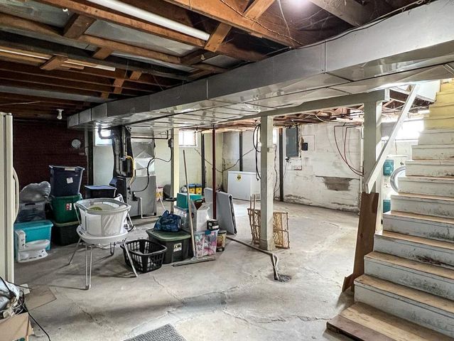 305 Kneale Avenue N, Thief River Falls, MN 56701