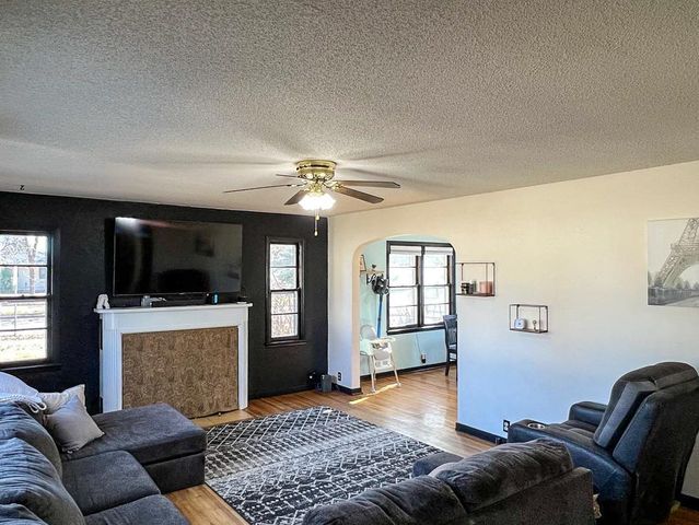 305 Kneale Avenue N, Thief River Falls, MN 56701