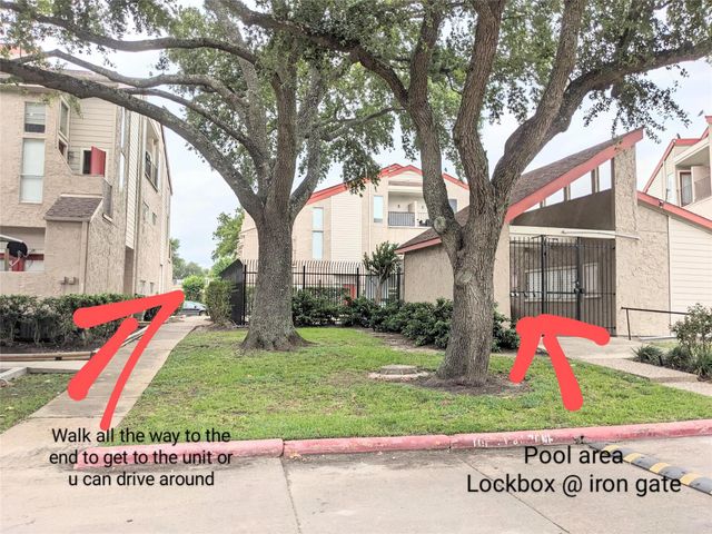 10855 Meadowglen Lane 702, Houston, TX 77042