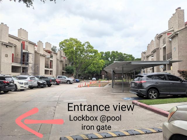 10855 Meadowglen Lane 702, Houston, TX 77042