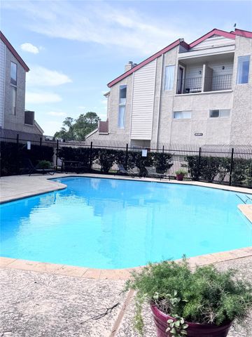 10855 Meadowglen Lane 702, Houston, TX 77042