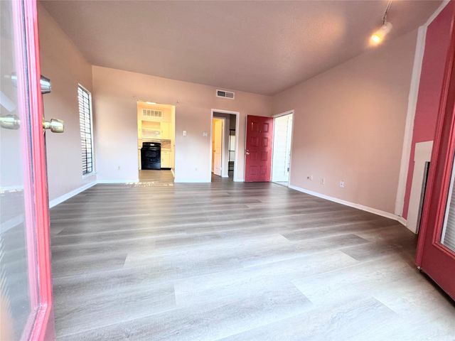 10855 Meadowglen Lane 702, Houston, TX 77042
