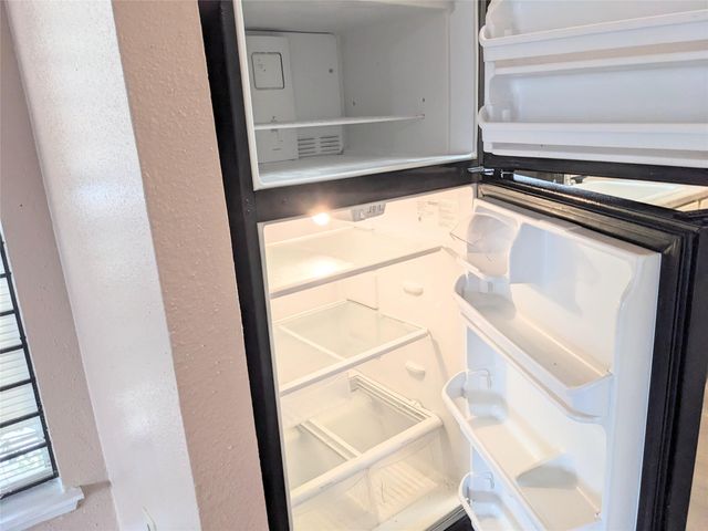 10855 Meadowglen Lane 702, Houston, TX 77042