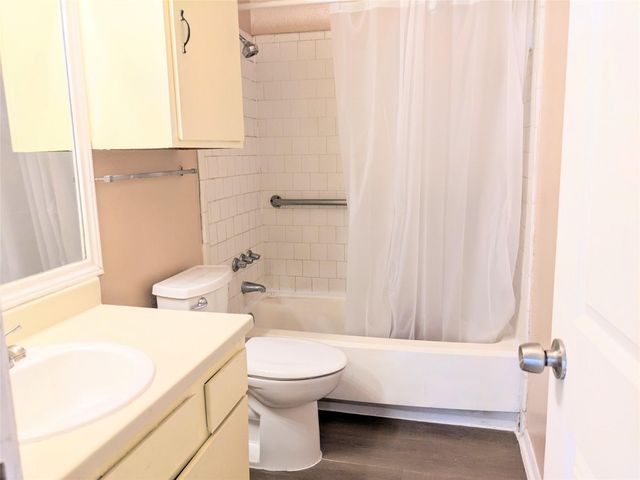 10855 Meadowglen Lane 702, Houston, TX 77042