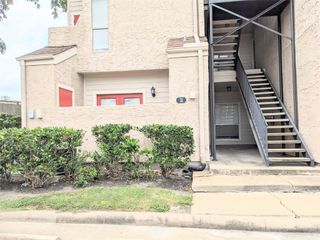 10855 Meadowglen Lane 702, Houston, TX 77042