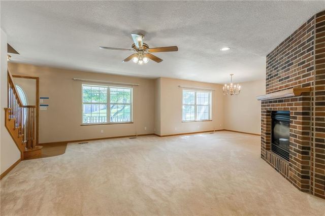 504 Kindred Drive, Smithville, MO 64089