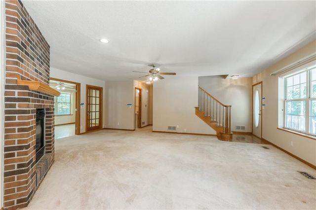 504 Kindred Drive, Smithville, MO 64089