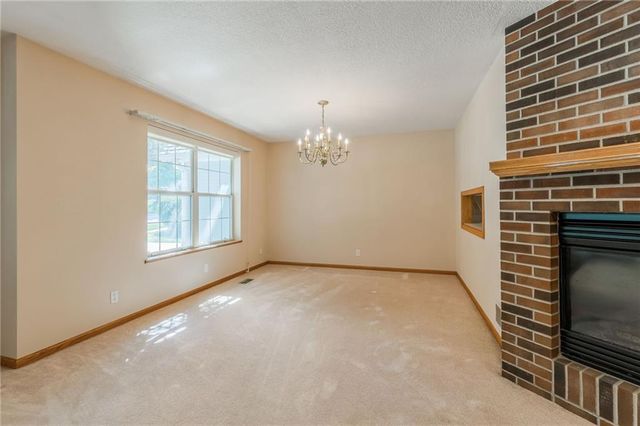 504 Kindred Drive, Smithville, MO 64089