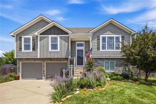 11500 E 207th Circle, Peculiar, MO 64078