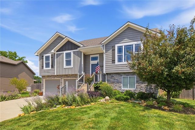 11500 E 207th Circle, Peculiar, MO 64078