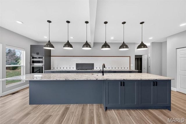 1290 Shorewinds Trail, St Charles, MO 63303