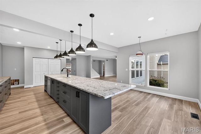 1290 Shorewinds Trail, St Charles, MO 63303