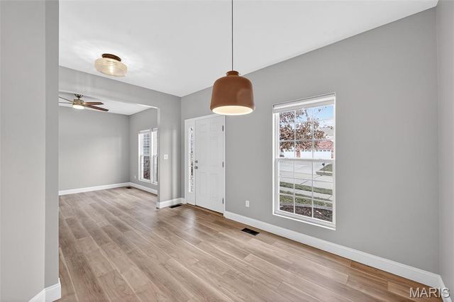 1290 Shorewinds Trail, St Charles, MO 63303