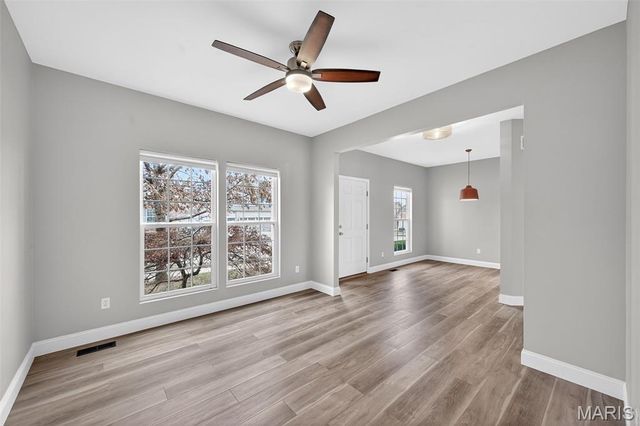 1290 Shorewinds Trail, St Charles, MO 63303