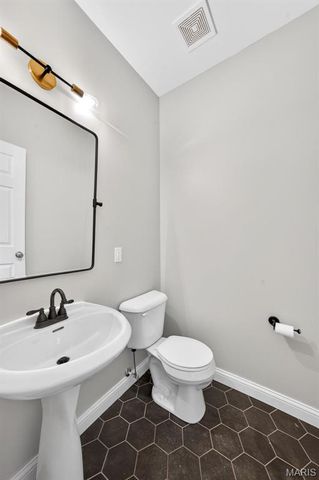 1290 Shorewinds Trail, St Charles, MO 63303