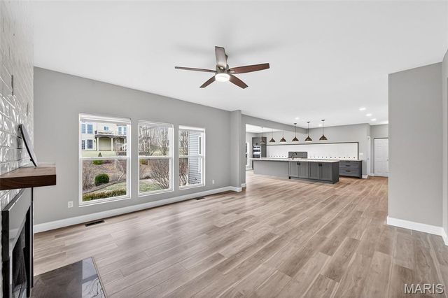 1290 Shorewinds Trail, St Charles, MO 63303